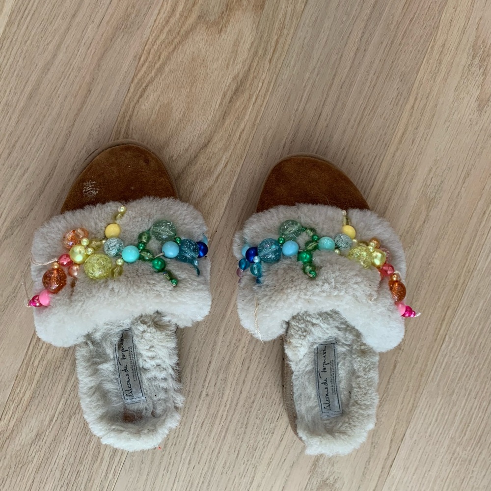 Alameda Turquesa SIZE 7.5 Rainbow Slippers